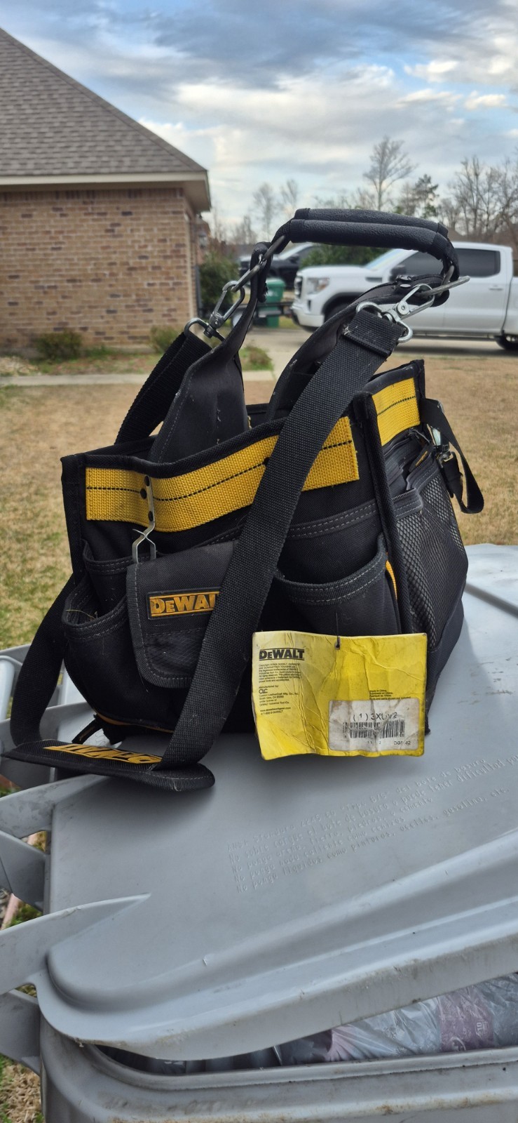 DEWALT 11″ Electrical/Maintenance Tool Carrier with Parts Tray (DG5582)