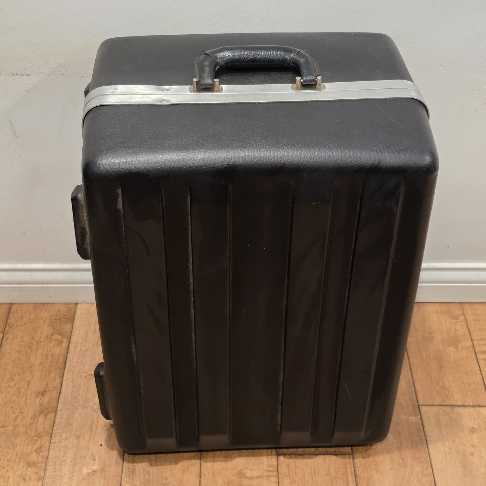 Heavy Duty Chicago Case Company Black Travel Case 21″x17″x13″ With Keys