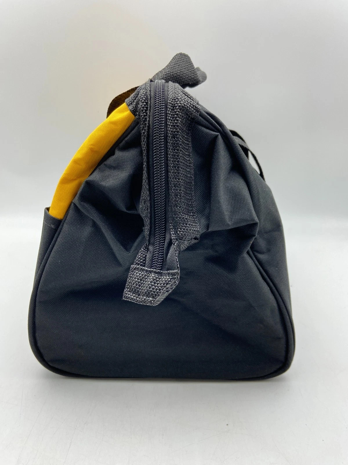 New Dewalt 15-Inch by 10-Inch Tool Bag With Runners (N772413)