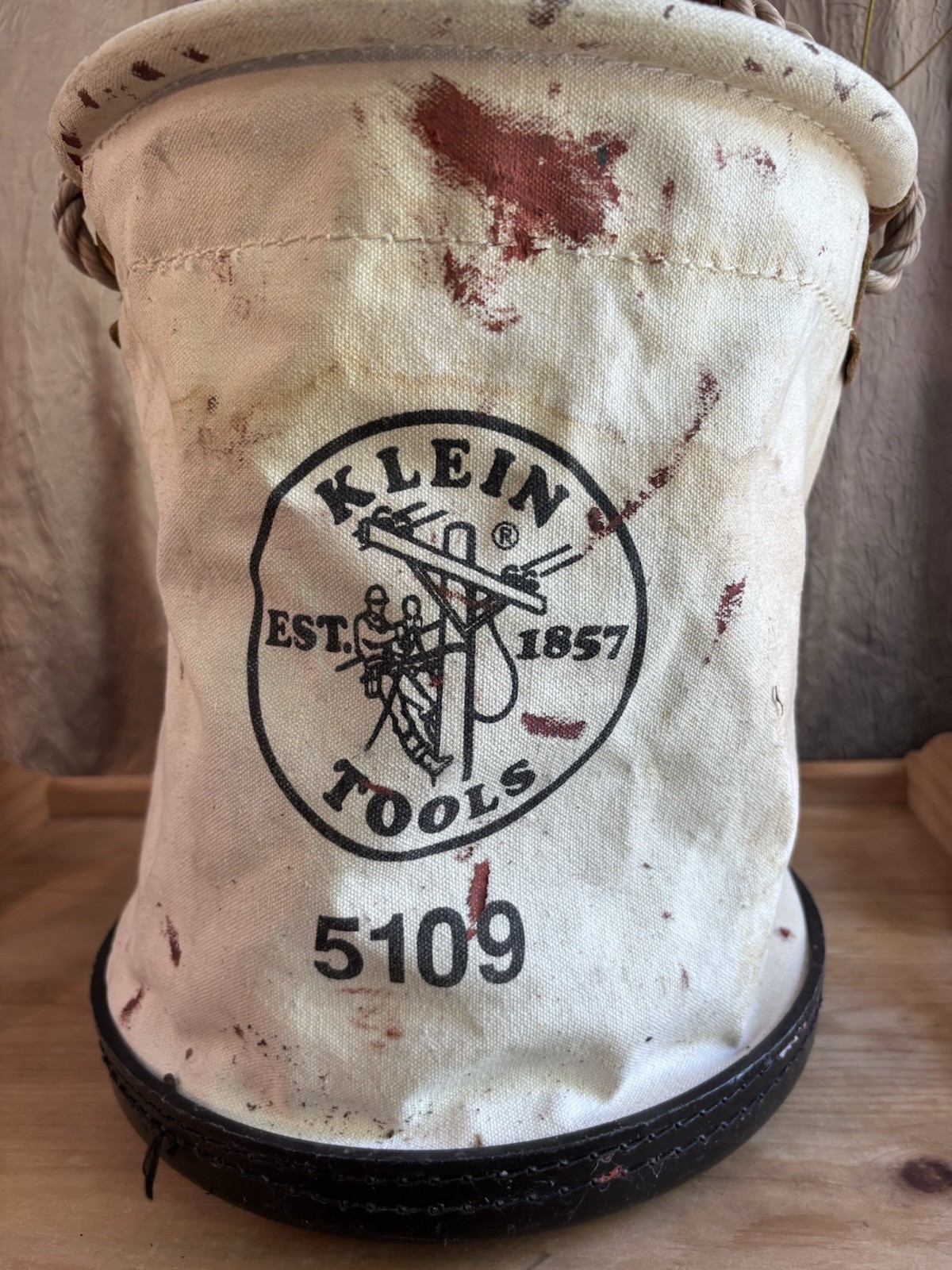 Klein Tools #5109 Canvas 14″ Bucket-Wide Mouth-Reinforced Bottom-Rope Handle