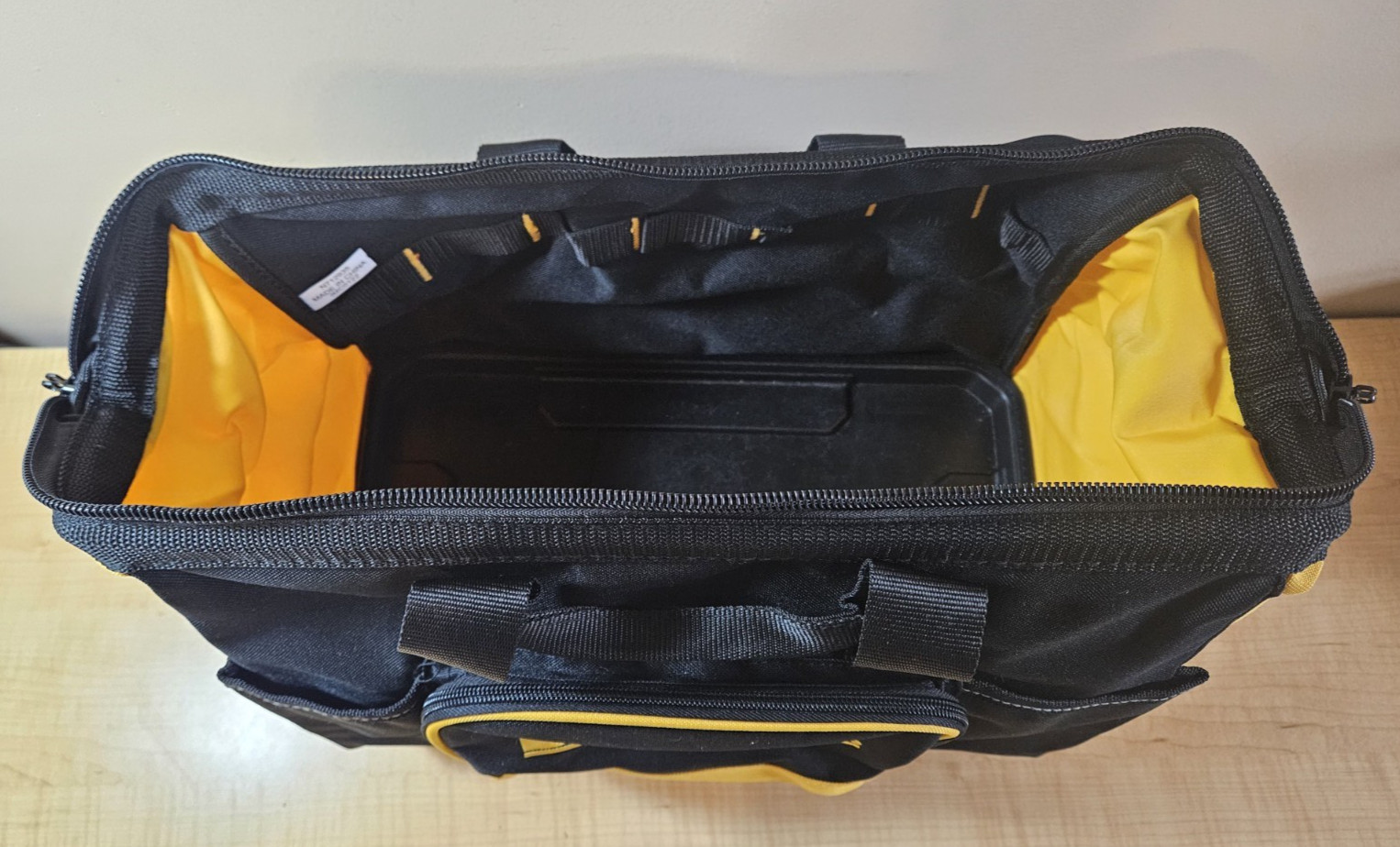 NEW Embroidered DeWALT Heavy Duty Hard Bottom 16″ Tool Bag 16x12x9