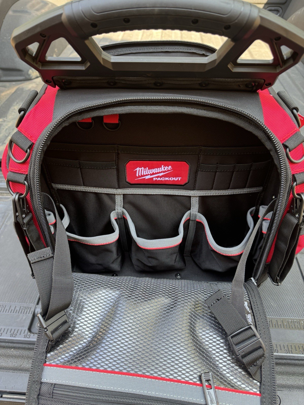 Milwaukee 48-22-8316 Packout 15″ Structured Tool Bag with Padded Shoulder Strap