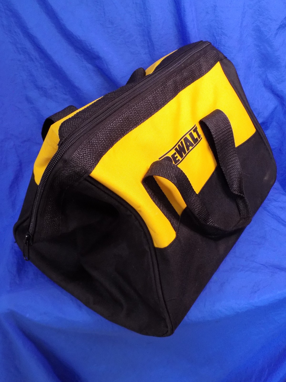 DEWALT TOOLS Medium Duty Tote Bag Single Compartment 12.5″ x 9.5″ x 9″