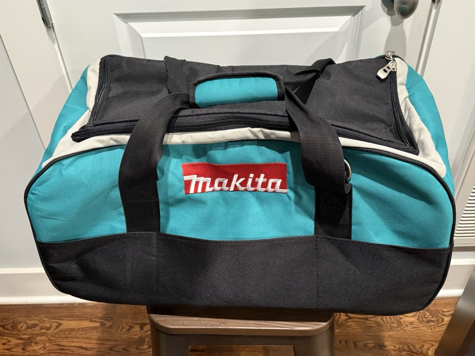 Makita 831284-7 Large Contractor Tool Bag 23″ x 12” x 12” No Shoulder Strap MINT