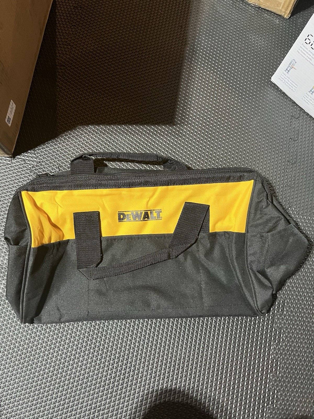 DEWALT 629053-00 15″ Medium Heavy Duty Contractor Tool Bag 18″x11x11 New