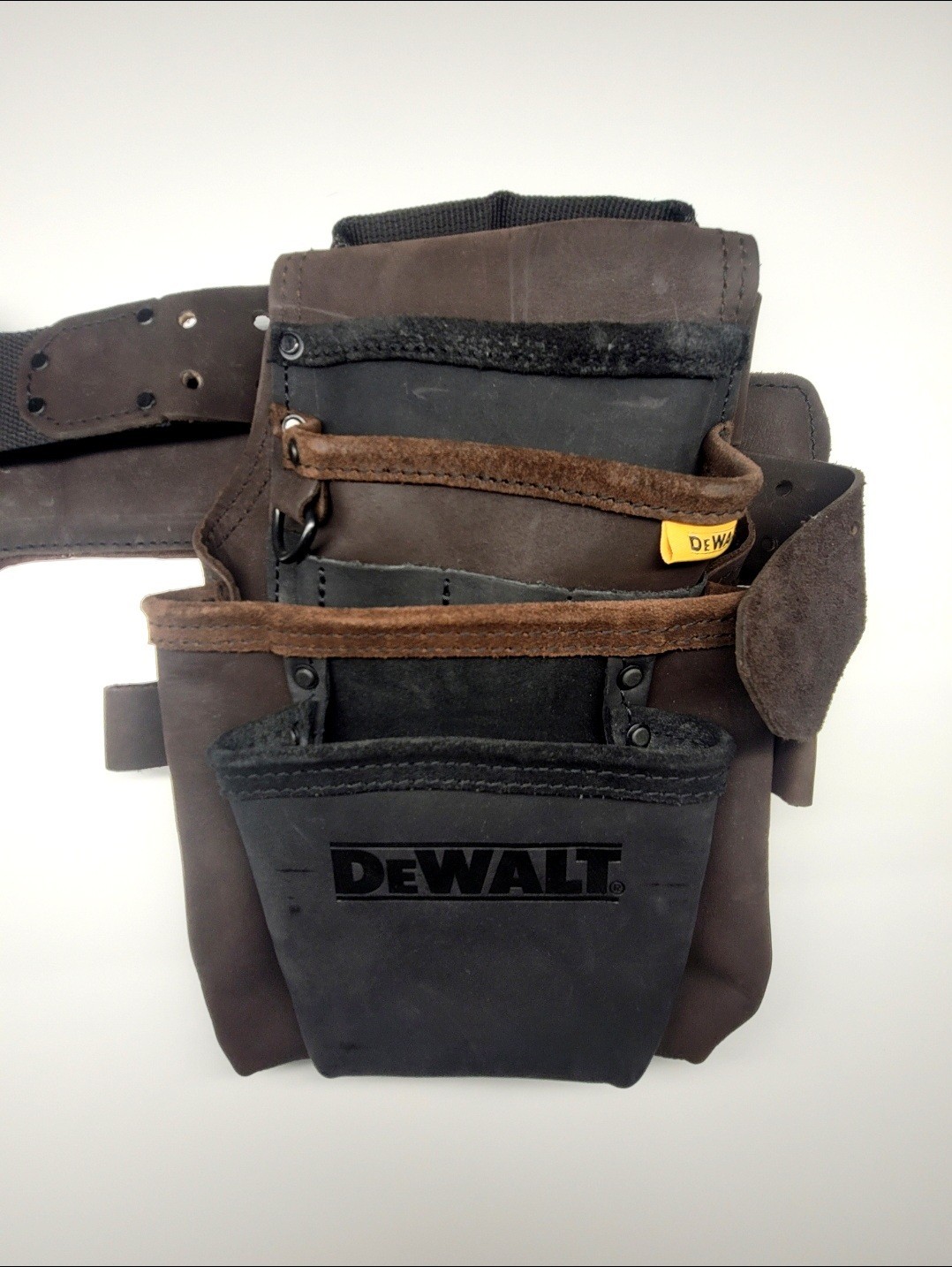 DeWalt DWST550113 Leather Tool Rig Heavy Duty Multiple Pockets Adjustable Belt