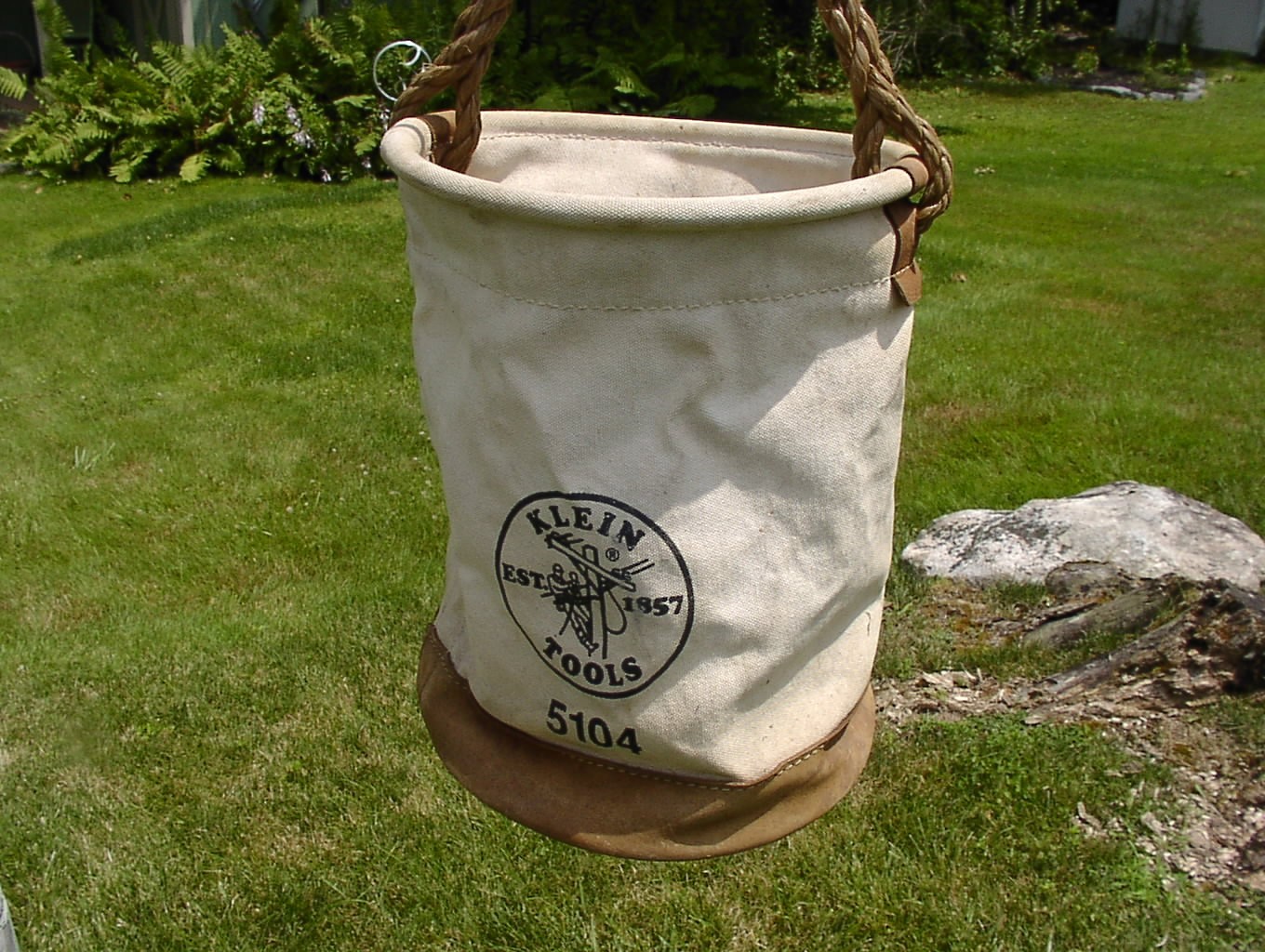 Klein Tools Holder 5104 Canvas & Leather Bottom 16″ X 12″ Linesman’s Bucket Bag
