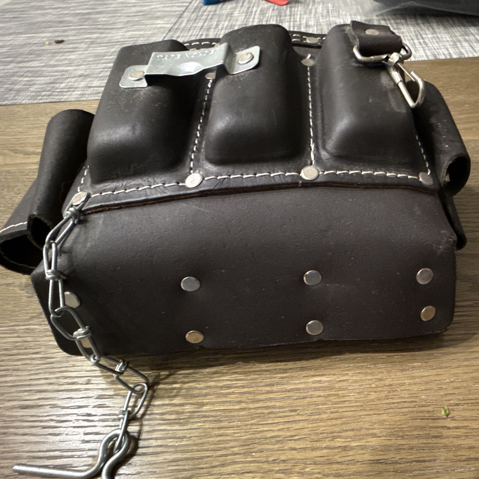 AWP HP – Leather Tool Pouch with Belt Clip, Tape Holder & Chain T-Bar – unused