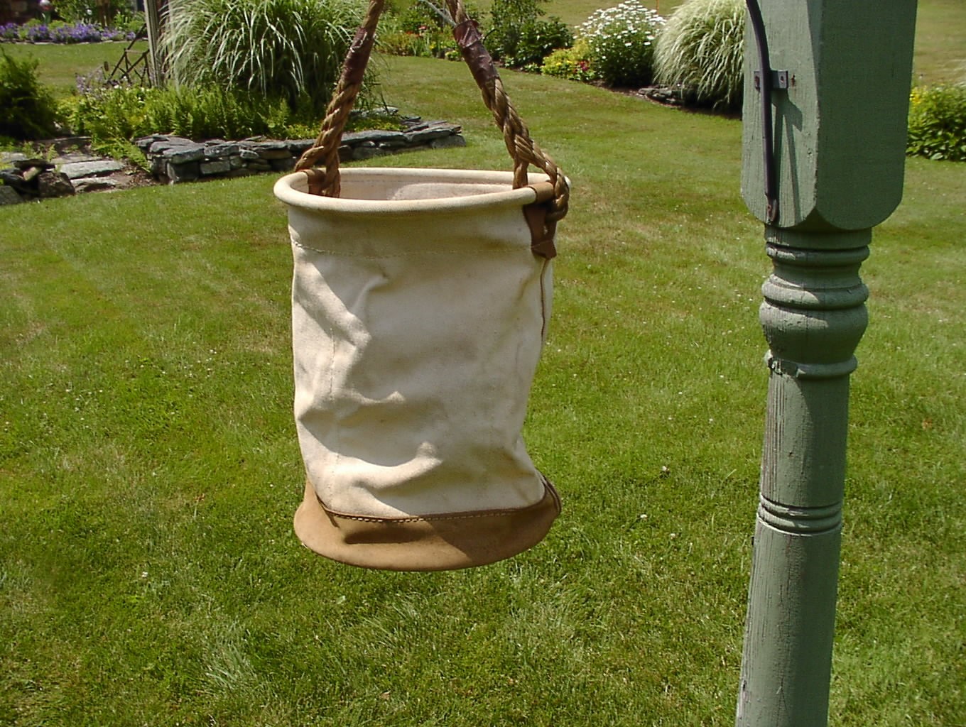 Klein Tools Holder 5104 Canvas & Leather Bottom 16″ X 12″ Linesman’s Bucket Bag