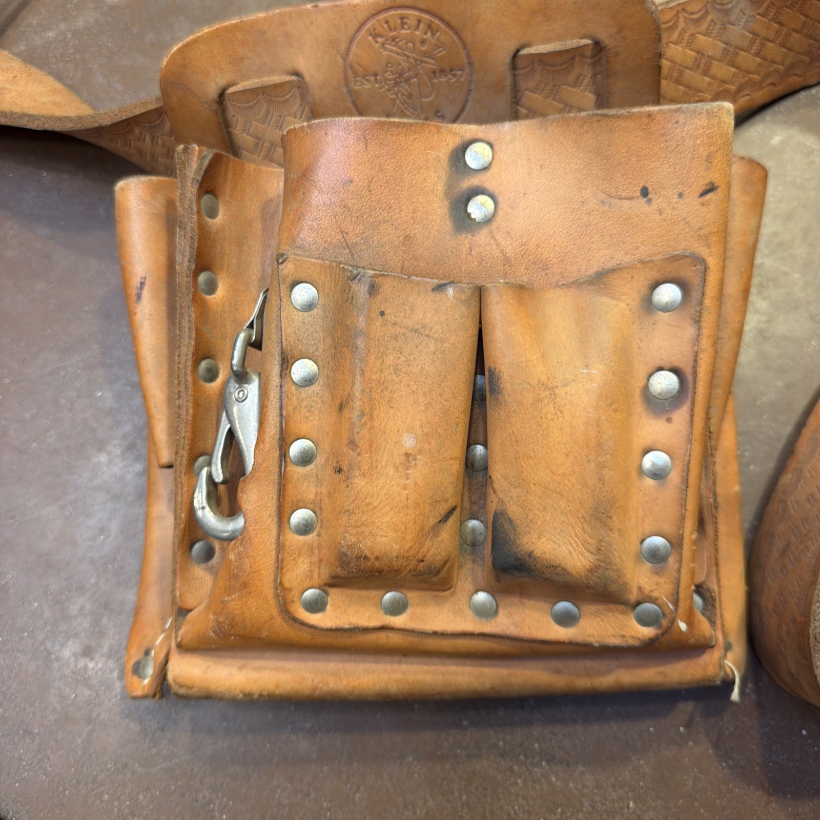 Klein Tools Leather 5165 10 Pocket Electricians Tool Pouch With Klein belt# 5415