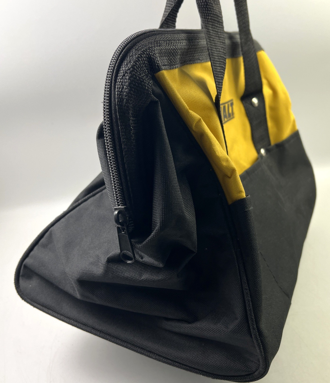 Dewalt Medium Heavy Duty Contractor Tool Bag 15″x10″x9.5″
