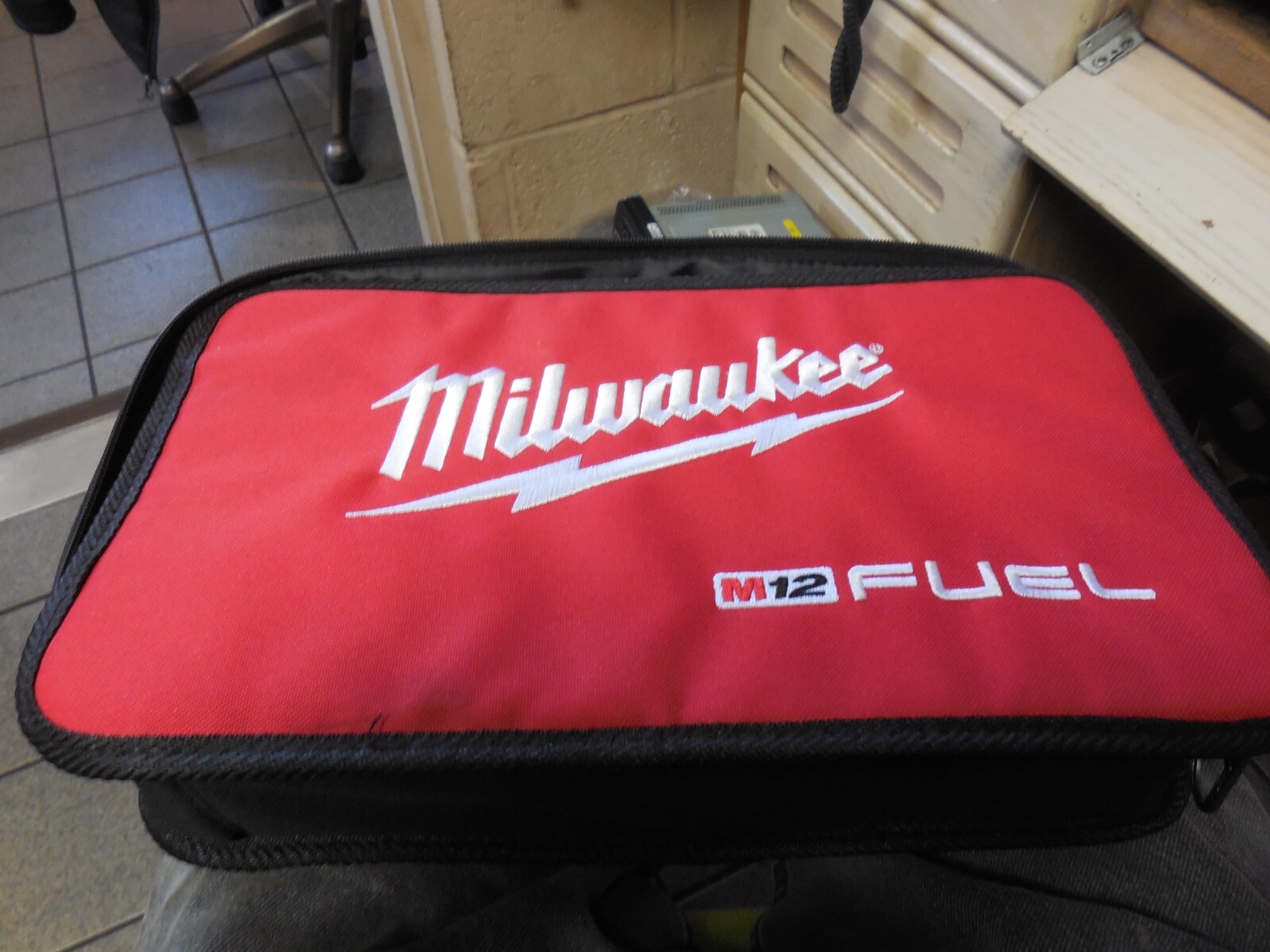 Milwaukee Fuel 13″ M12 Contractor Tool Bag Battery Chargers 48-59-2401 903210004