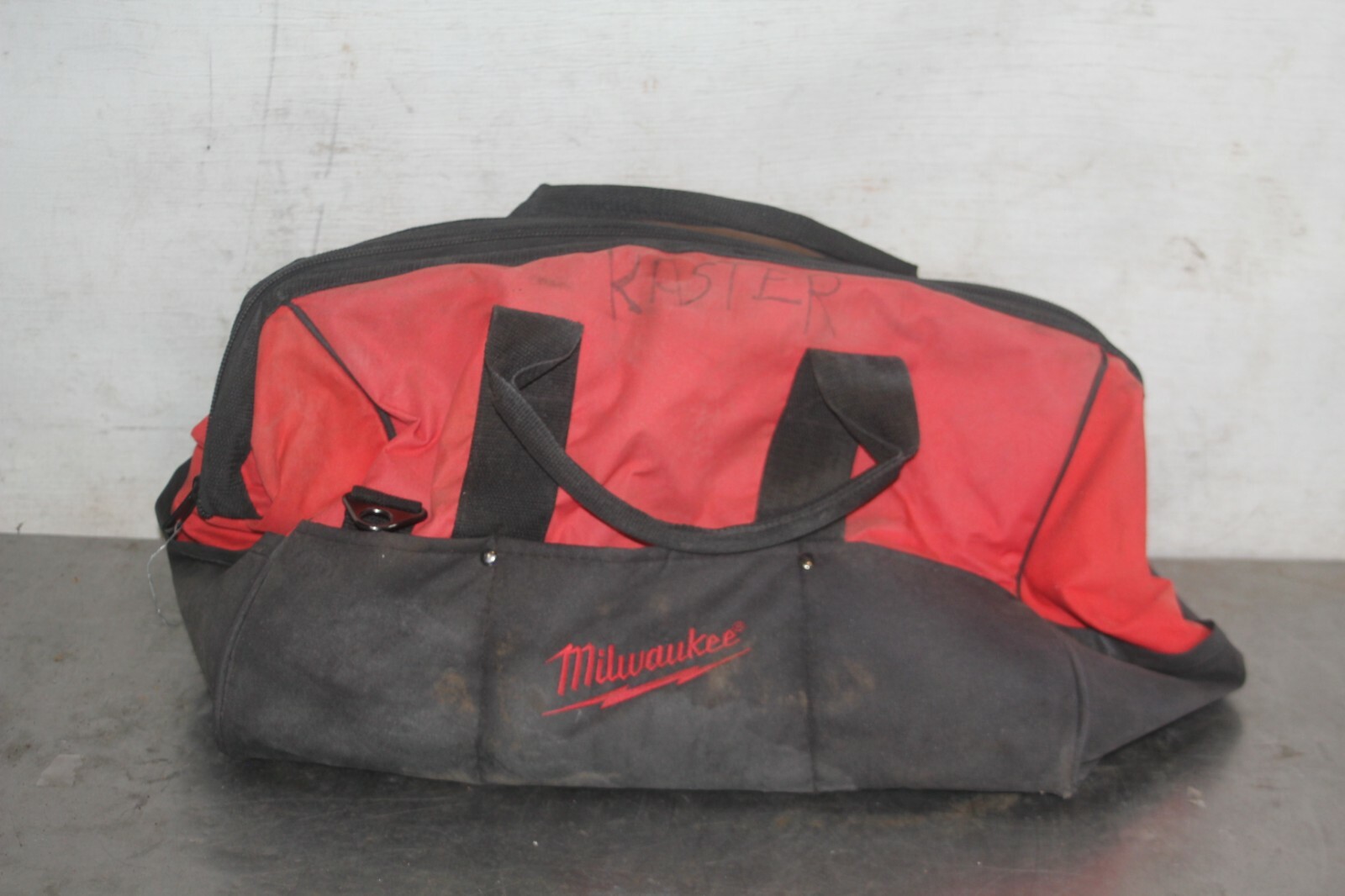 Milwaukee 48-55-3500 Tool Bag – Black/Red