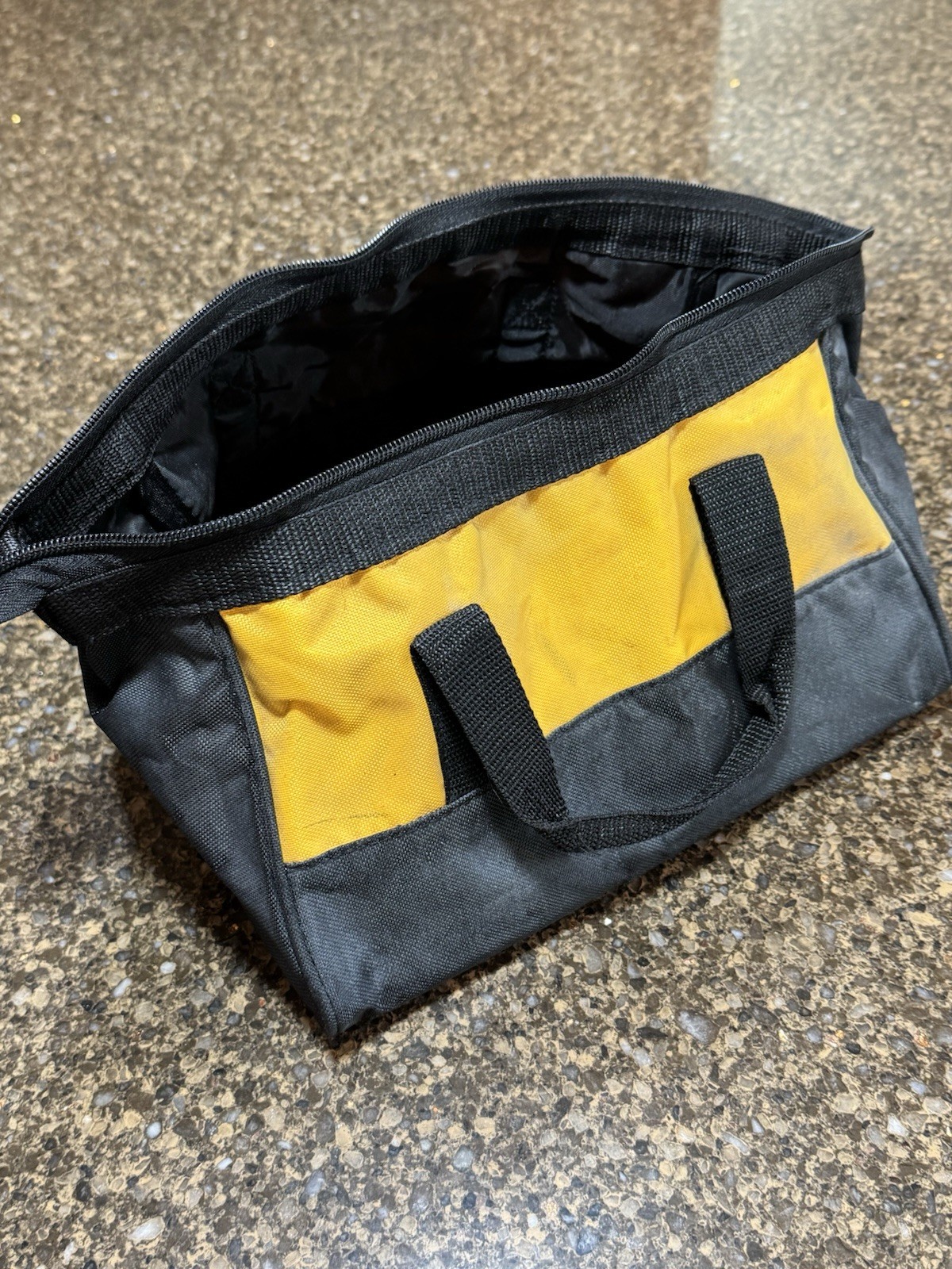 DEWALT Heavy Duty Nylon Small Tool Bag Tote Bag 13″ x 8″ x 10″ #N381993
