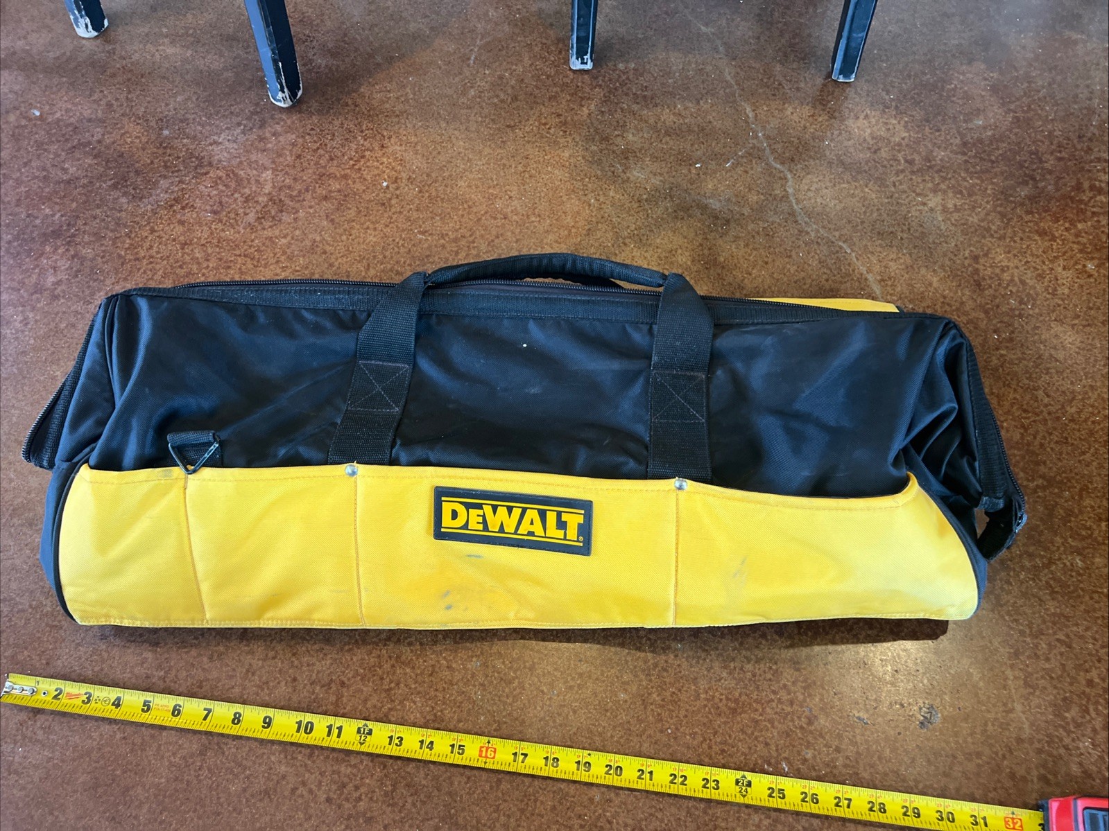 Large DeWalt 30″ Soft Case Tool Contractors Bag Zippered Reinforced with Pockets