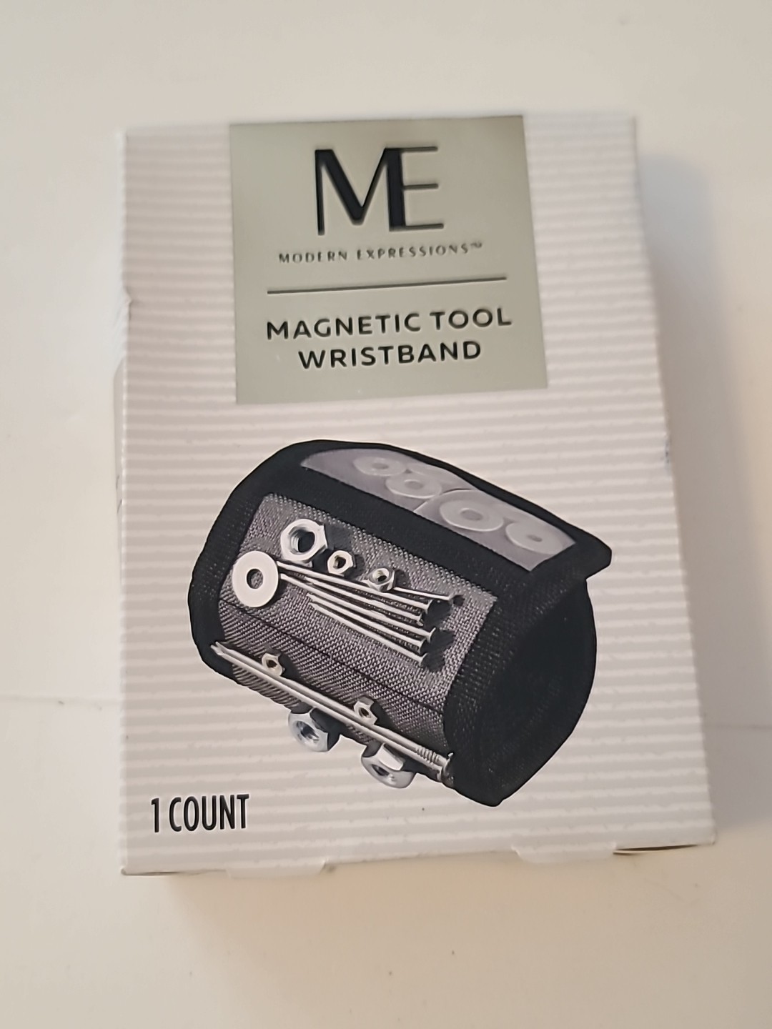 NIB Magnetic Wristband Modern Expressions
