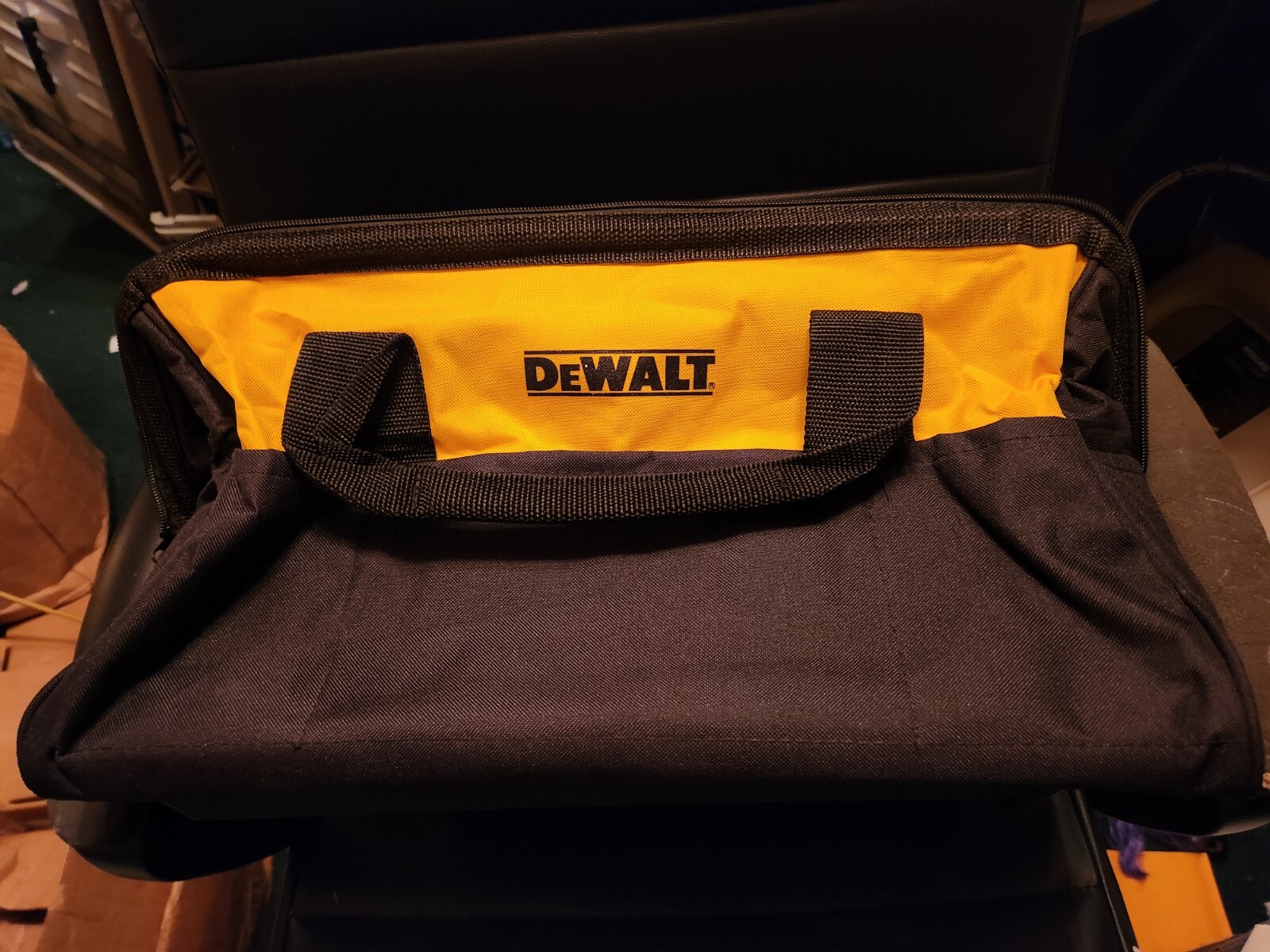 DEWALT 624807-01 Tool Bag Heavy Duty Ballistic Nylon 19” x 12″ x 11″ 10 pockets