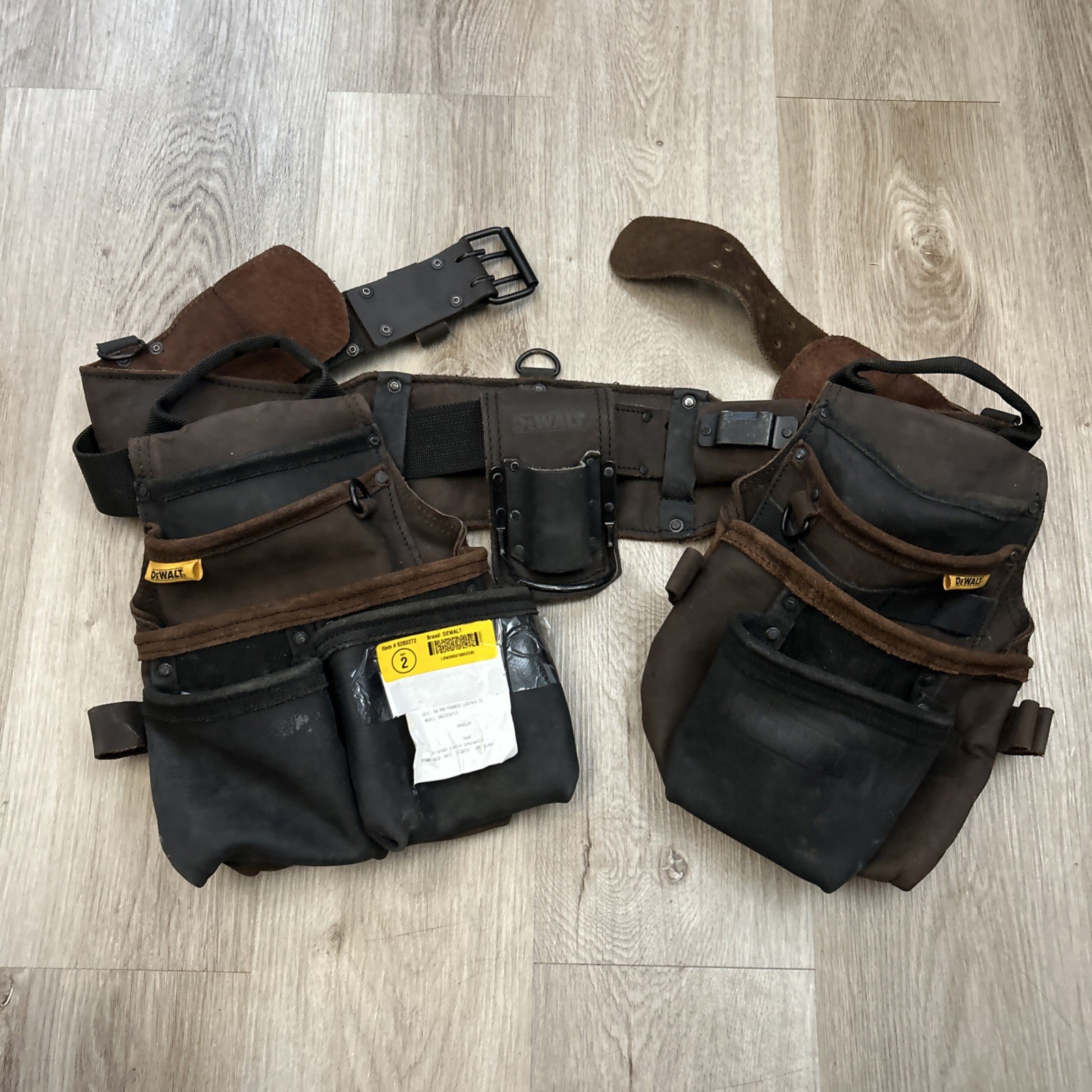DeWalt Leather Tool Rig Belt Heavy Duty Multiple Pockets Adjustable DWST550113