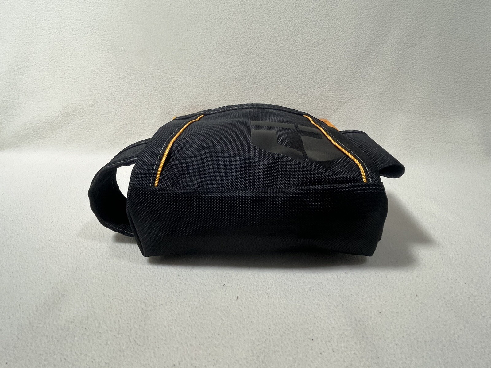 NEW Toughbuilt – Apron Pouch – 6-Pockets with Durable Tape and Hammer Holders