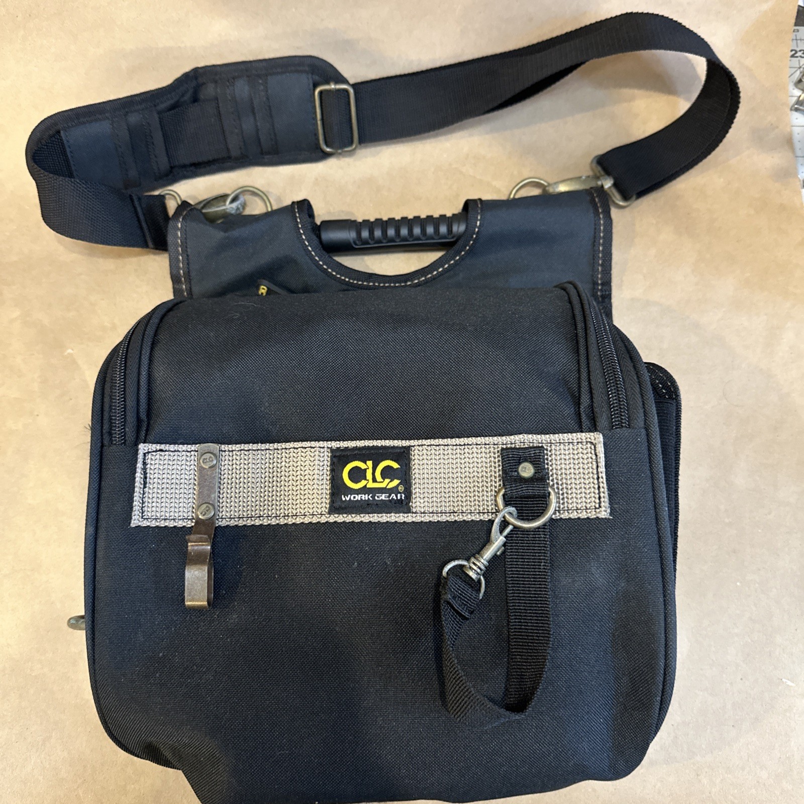 CLC Custom LeatherCraft 21 Pocket Electrician Tool Pouch Tool Bag Shoulder Strap