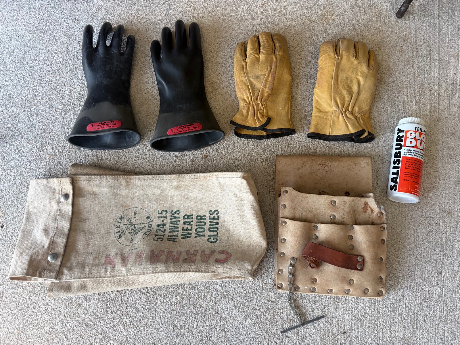 Lot of lineman pouches and gloves Klein 5124-15 & 5166 Salibury D120 1000V EF-10