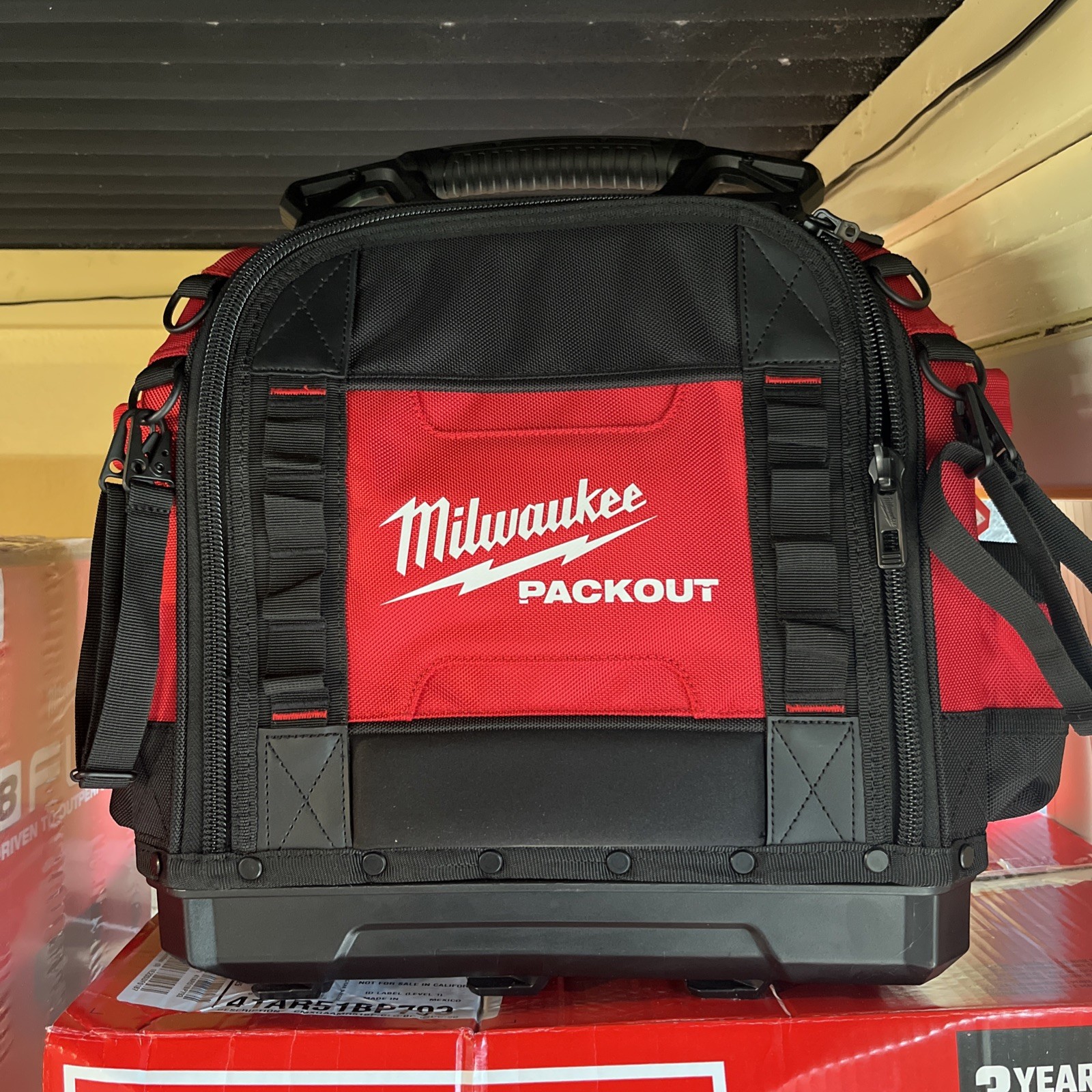 NEW Milwaukee Packout 15″ Tear-Resistant Durable Structured Tool Bag, 48-22-8316