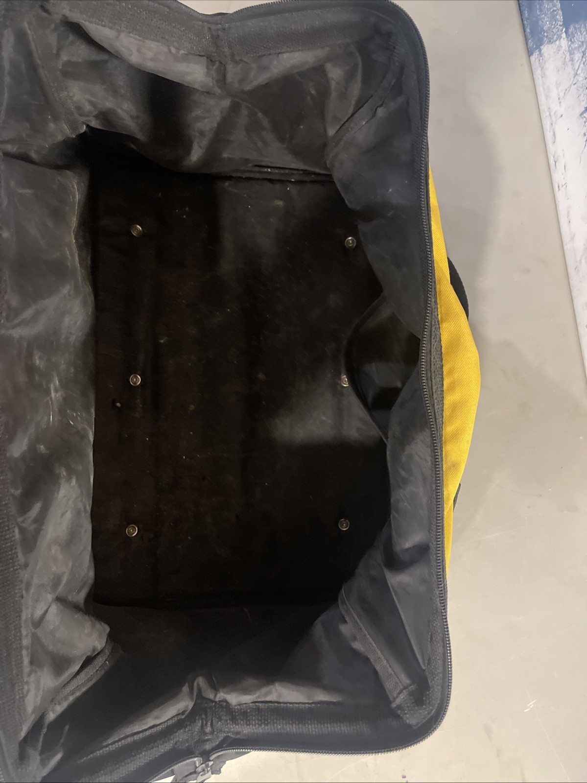 DeWalt Can As And Ballistic Nylon Tool Bag 18″