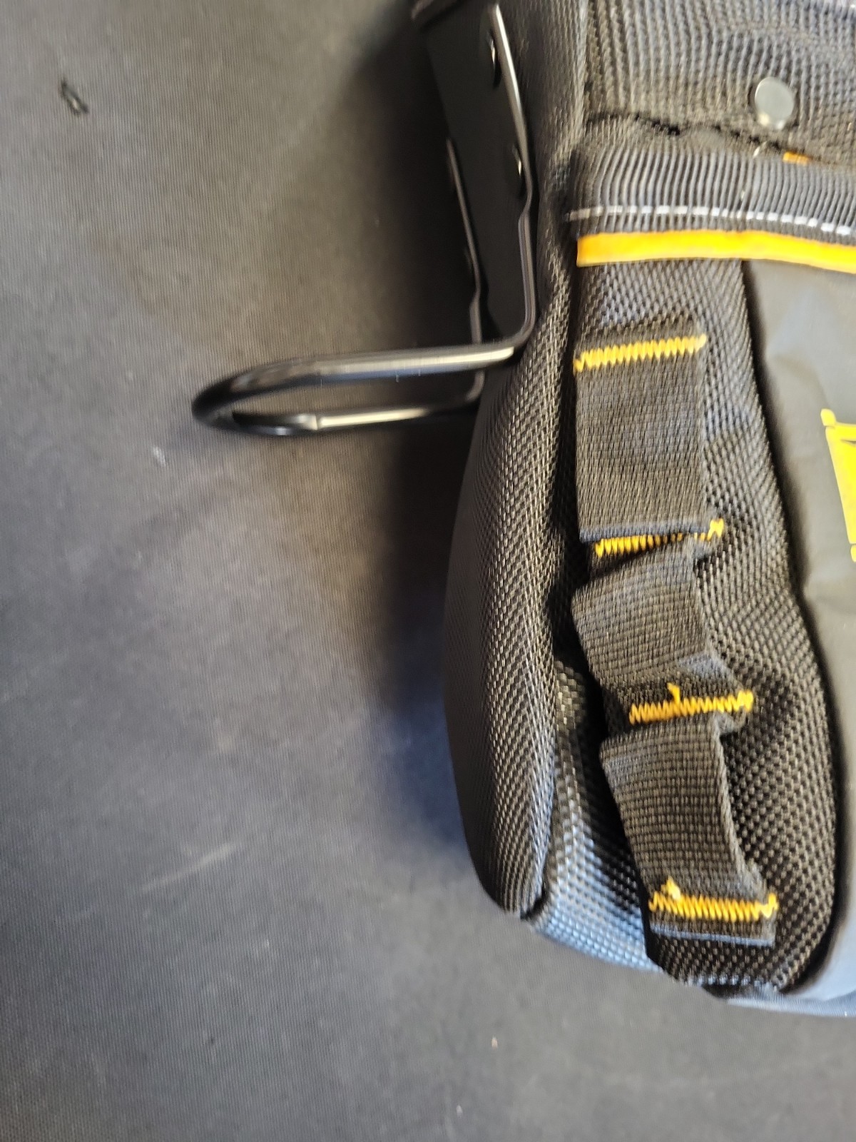 DEWALT Professional Tool Pouch 12 Pockets W/Belt DWST540101