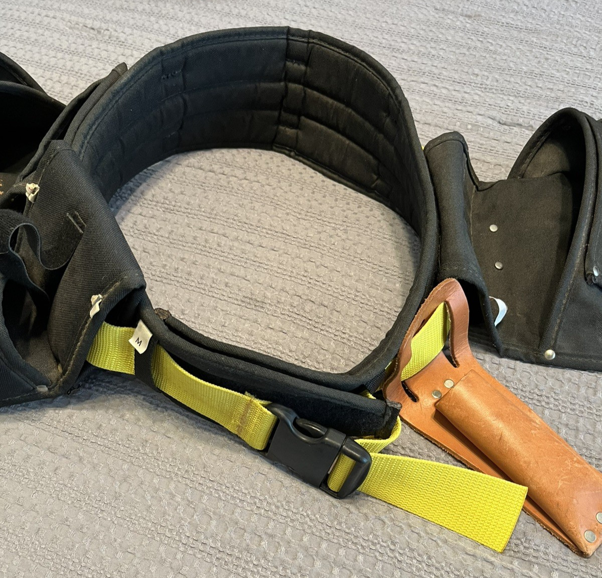 Padded tool belt with multiple Stanley Pouches, Drill Holster and Knife Sleeve