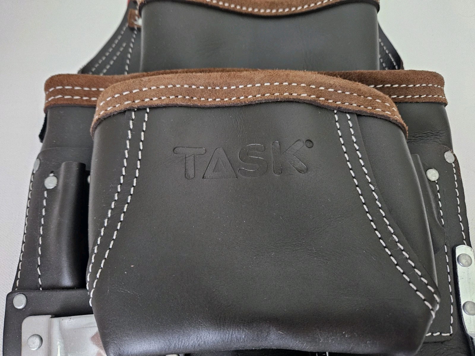 TASK 8 Pocket Premium Leather Tradesperson Tool Pouch Belt Holster T77212 NEW
