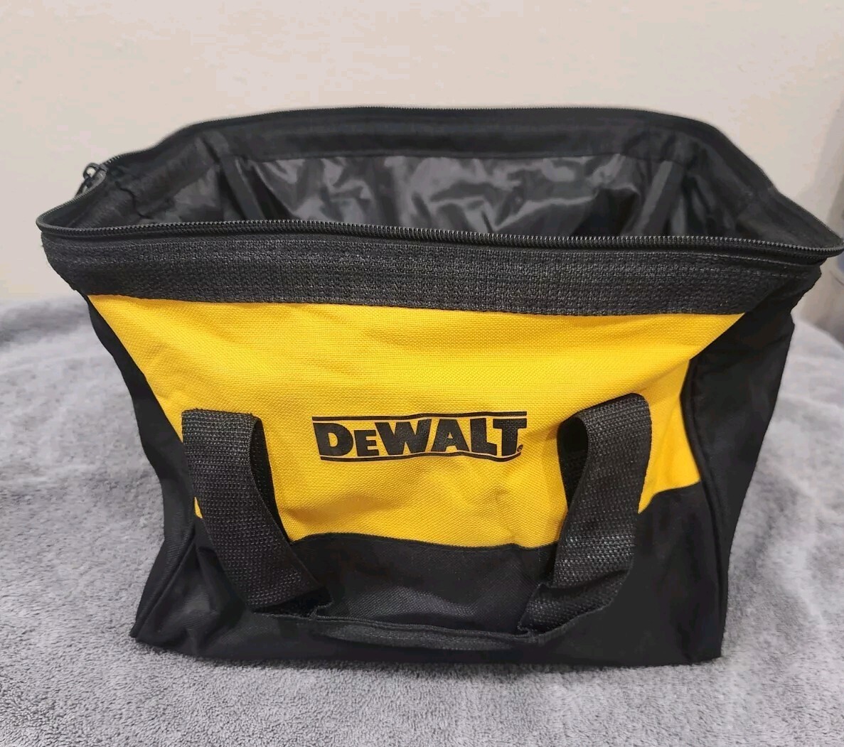 NEW DEWALT Heavy Duty Nylon Small Tool Bag Tote Bag 13″ x 8″ x 10″ #N381993