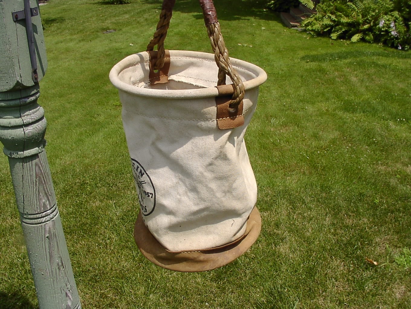 Klein Tools Holder 5104 Canvas & Leather Bottom 16″ X 12″ Linesman’s Bucket Bag