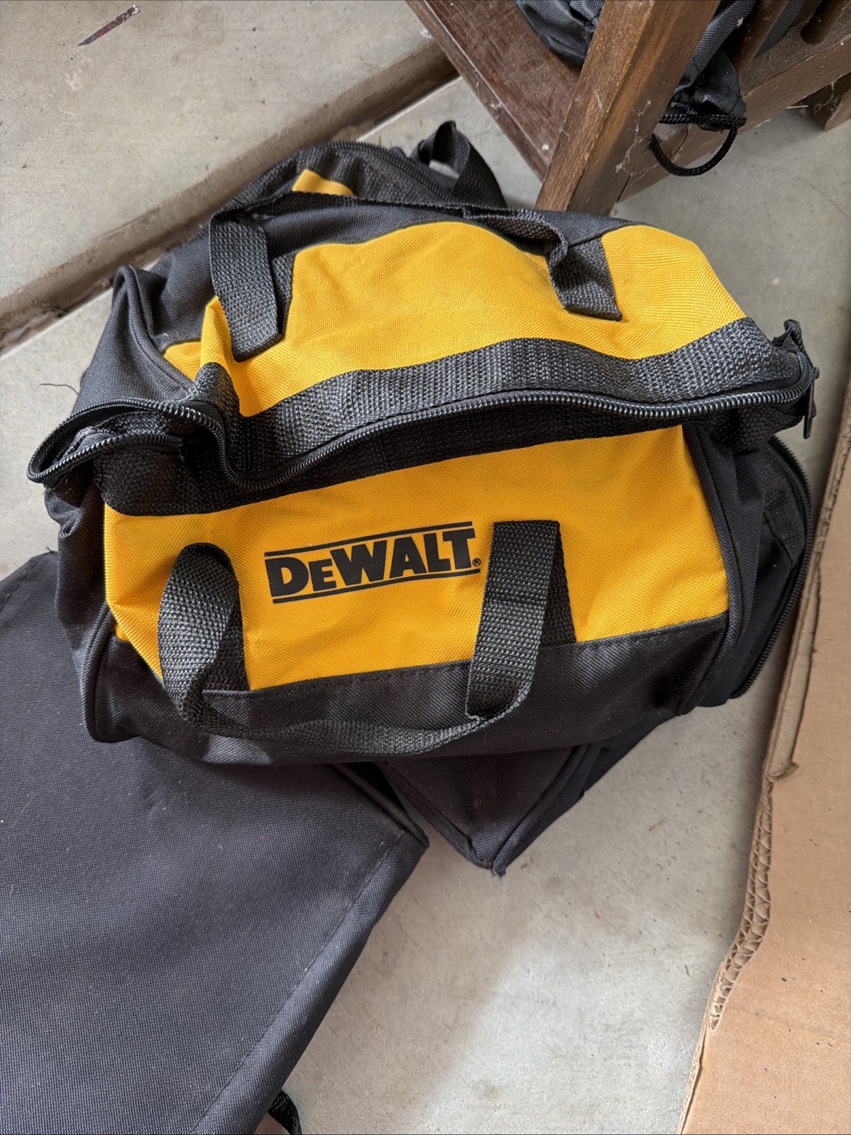 NEW DEWALT 12″ X 8″ X 7″ Heavy Duty Nylon Small Tool Bag Tote Carrying Case