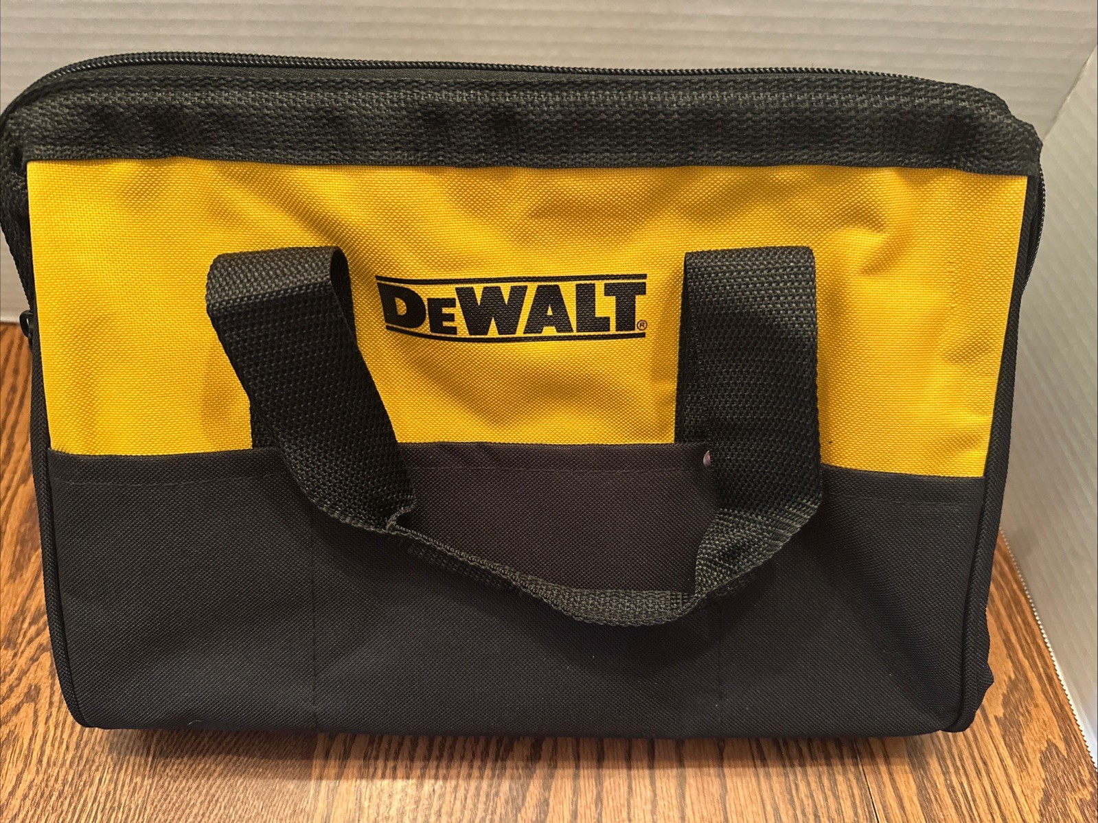 DEWALT 13″ Contractor Tool Bag N037466 Black/Yellow, NEW