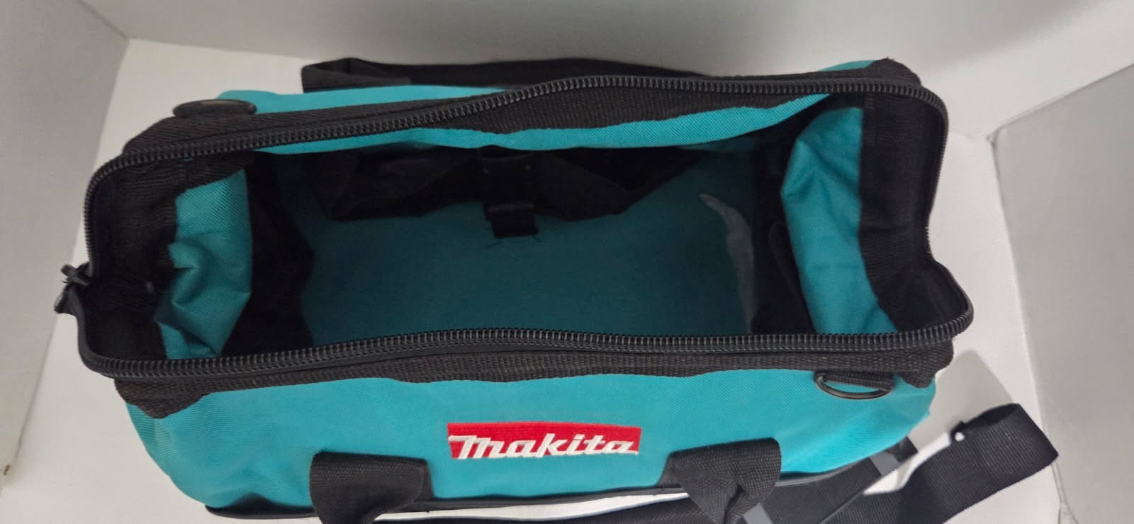 Makita 14″x 9″ x 11″ Tool Bag/Case 8 Pockets Fr 18V Drill, Saw 18 Volt No TOOLS