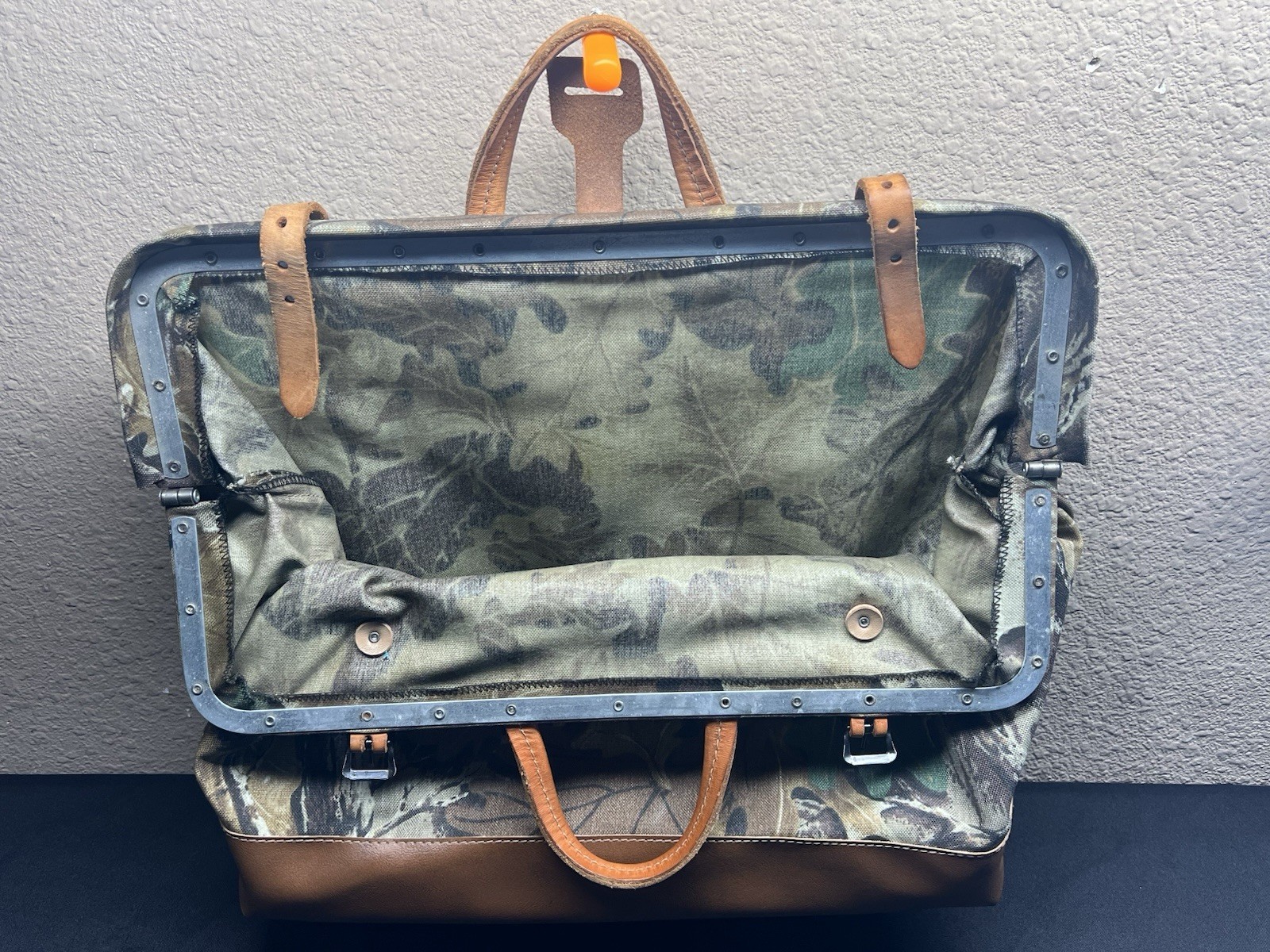 Klein Tools 5102-18C VTG Camo Bag Realtree Advantage Pattern USA Leather Canvas