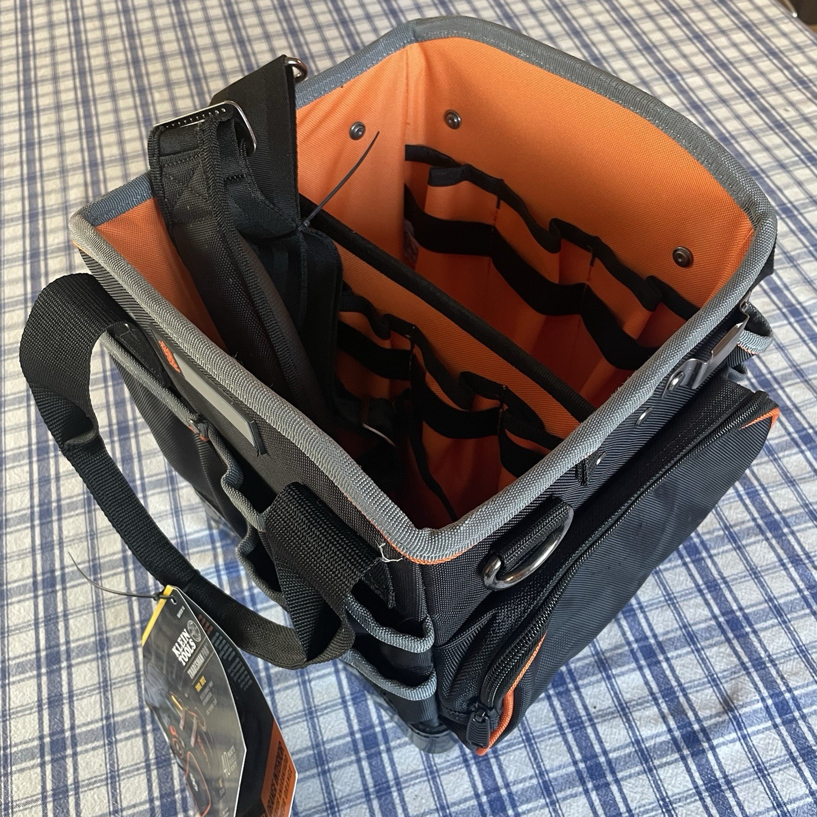 NWT Klein Tools Tool Bag 40 Pocket 10-1/4″ X 10″ X 12-1/4 Hard Bottom 5541610-14