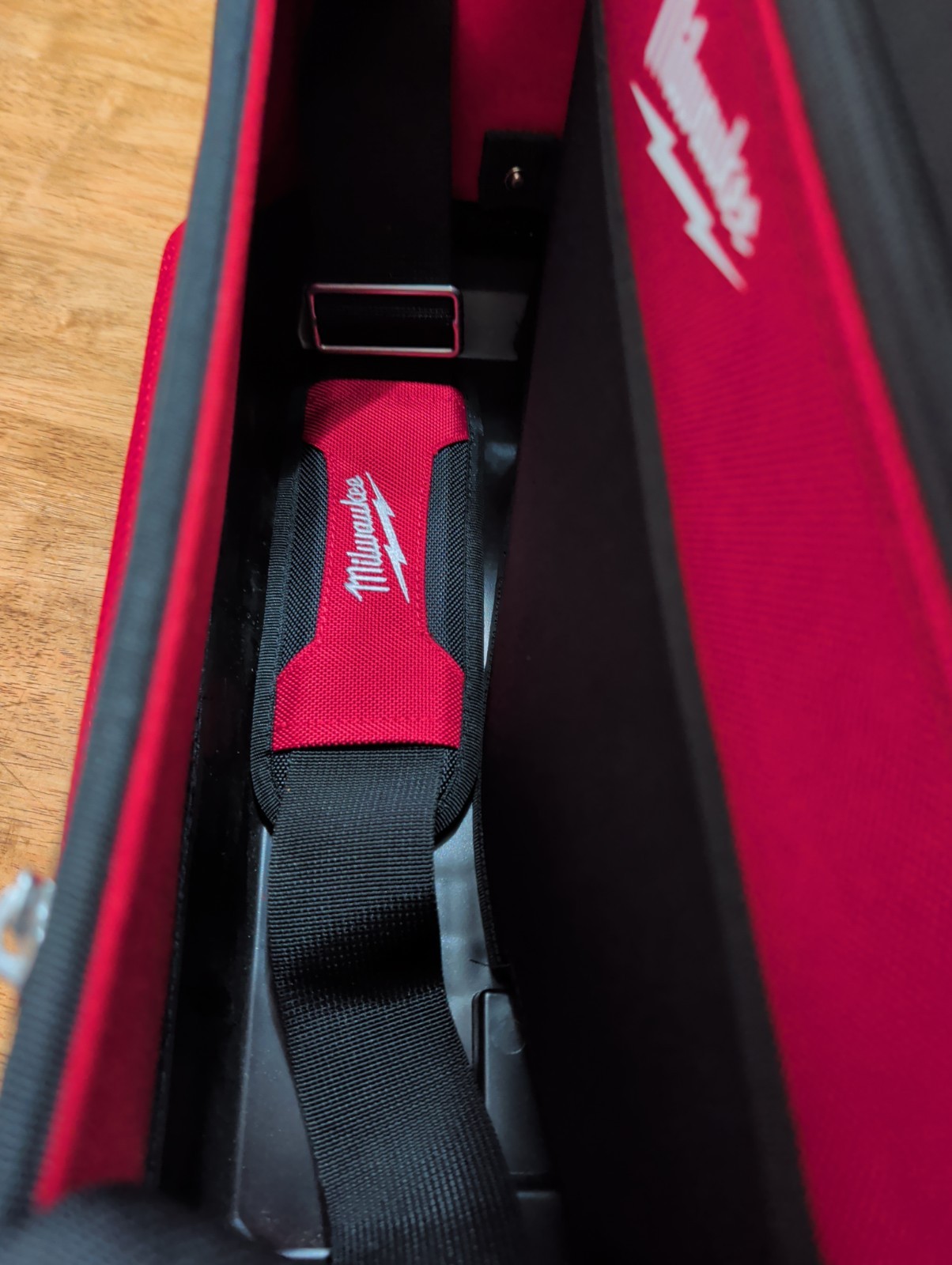Milwaukee 48-22-8315 15-Inch 31-Pocket Ballistic Material Packout Tote
