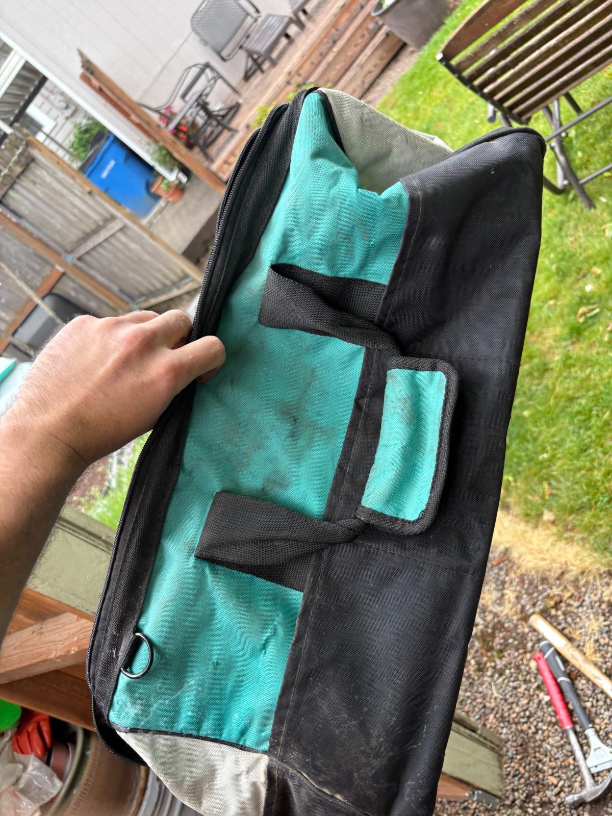 Makita 831271-6 21″ x 12″ Contractor Tool Bag