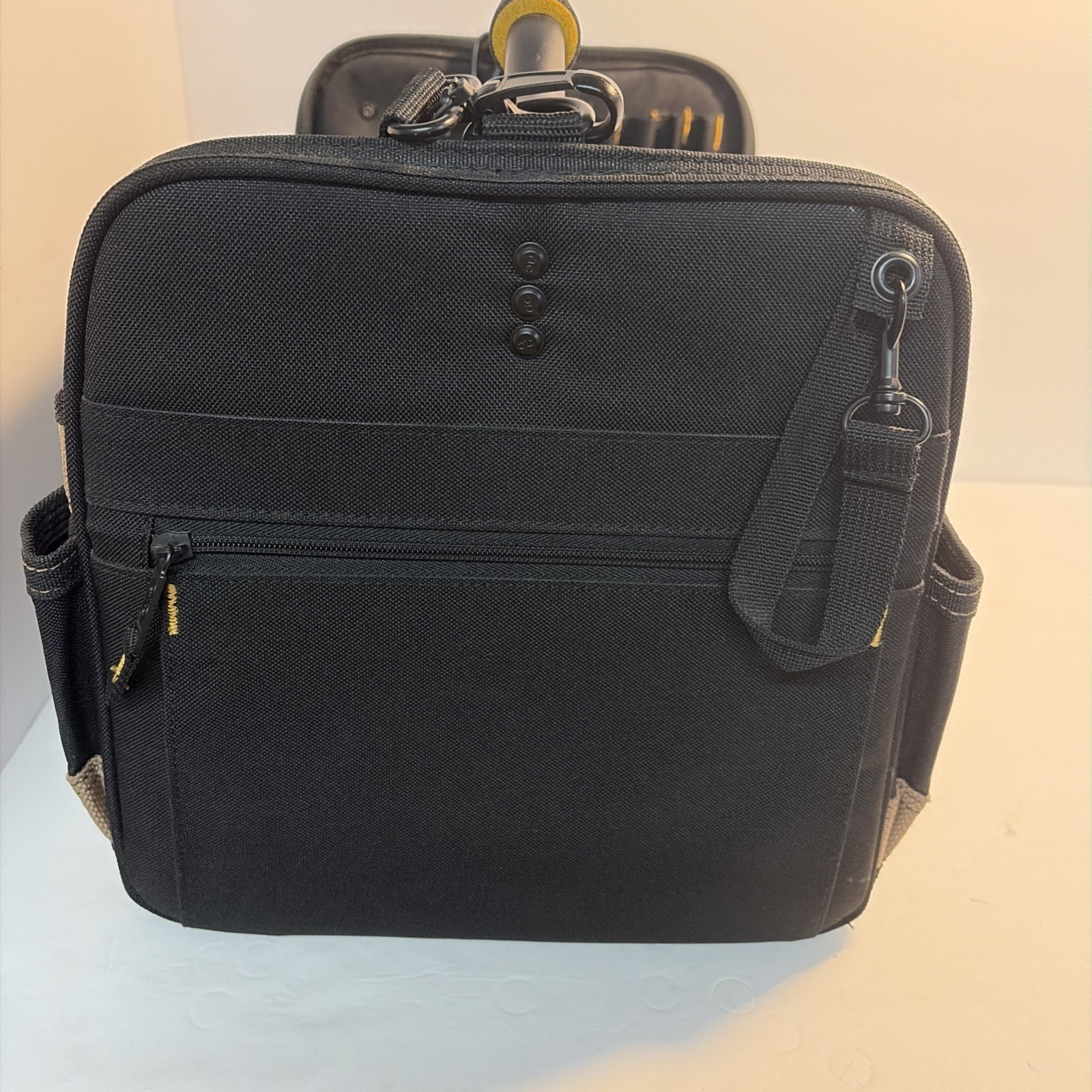 CLC Custom Leather Craft Tool Tote bag 14x11x11 New with 30 “pockets” and strap