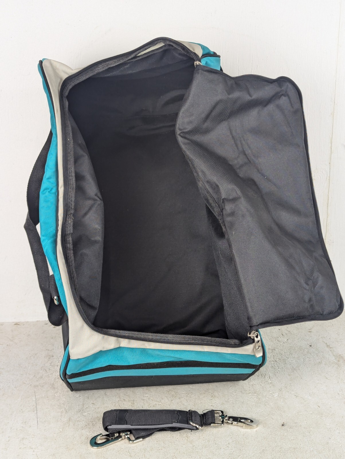 New Makita 23″ Contractor Tool Bag Model 831284-7, 23″x12″x12″, Padded, Strap