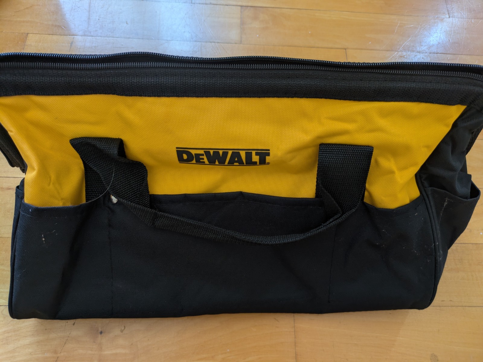 DEWALT Large Tool Bag Tote Case w/ 10 Pockets 19” X 11″ X 10″ – 624807-01 – NEW