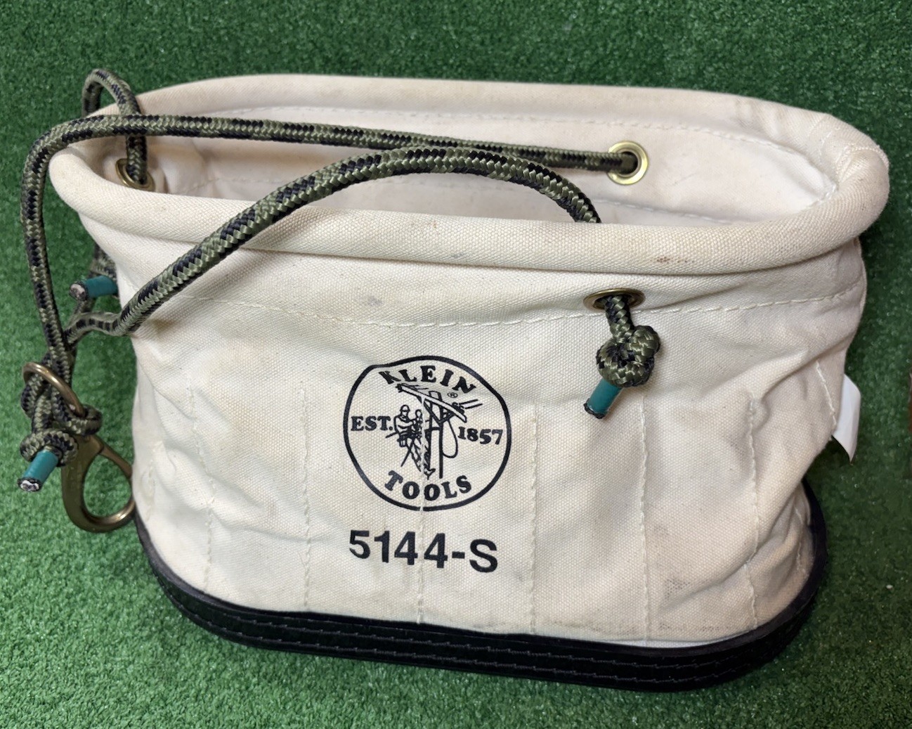 Klein Tools 5144S Oval Bucket with 15 Interior Pockets