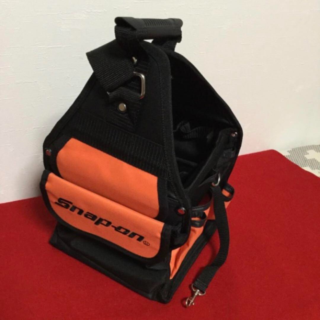 Snap-on TB1OMP3 compact tool bag with 12 exterior and 9 interior pockets Orange