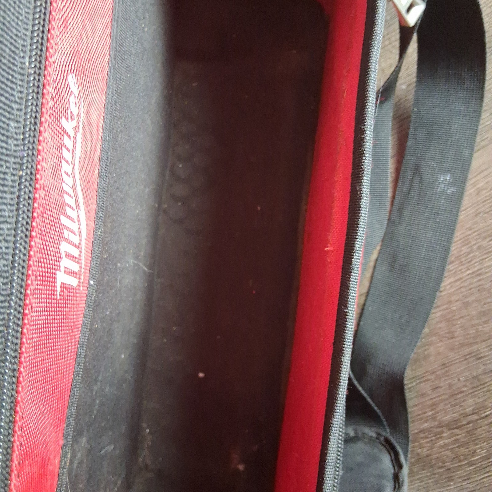 Milwaukee Tool 48-22-8315 Packout 15″ 32 Pocket Tear-Resistant Tool Tote