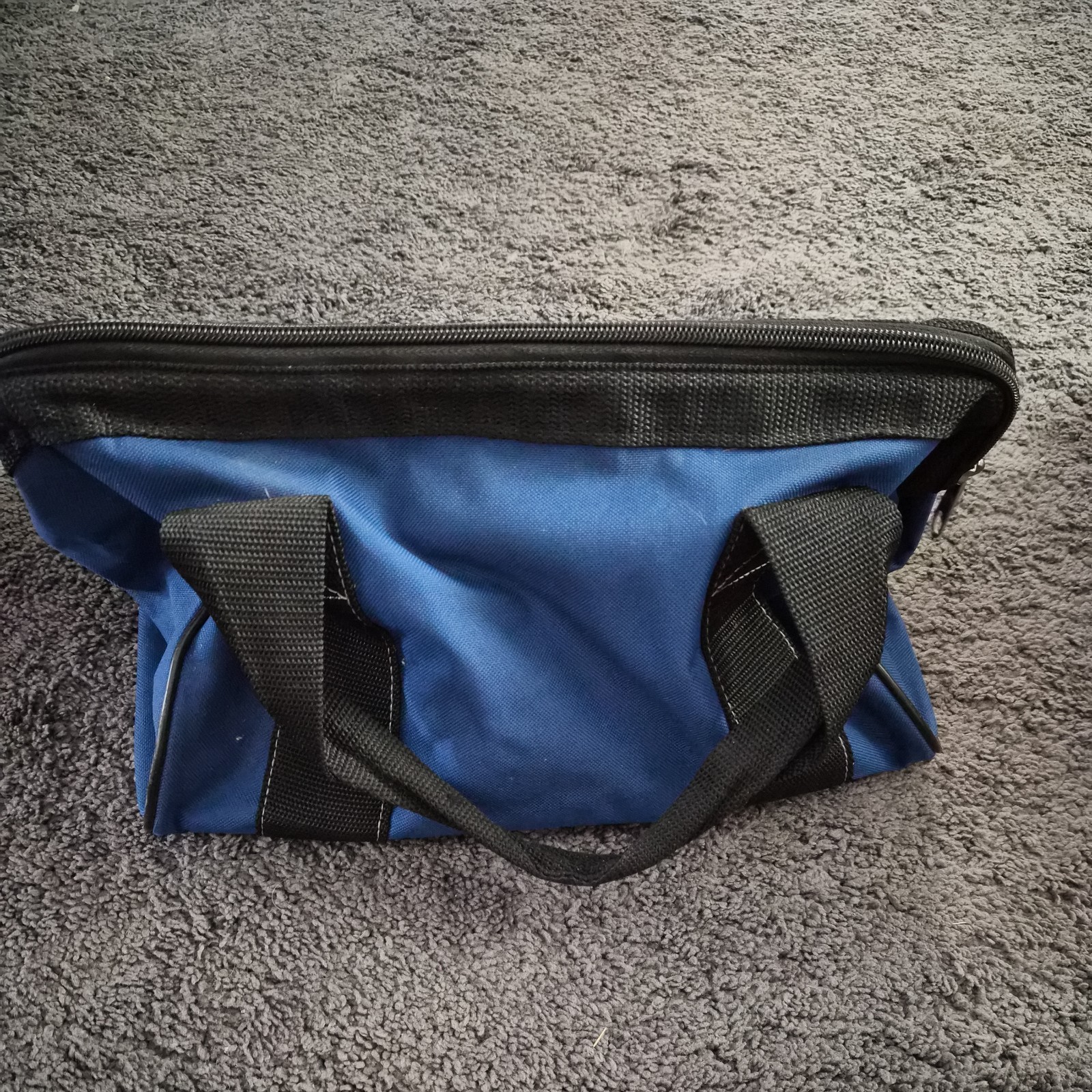 Bosch Medium Heavy Duty Canvas Tool Bag 13” x 9” x 9” 2610041759. ( S )