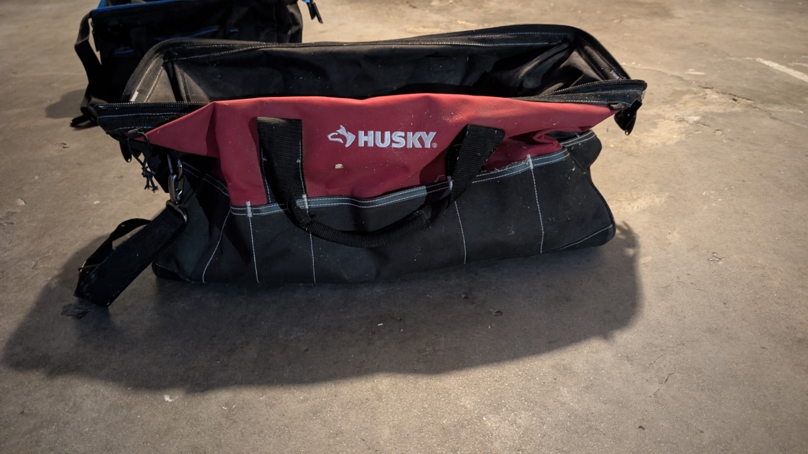 HUSKY 12 X 24 NYLON TOOL BAG 82167N17 RED/BLACK