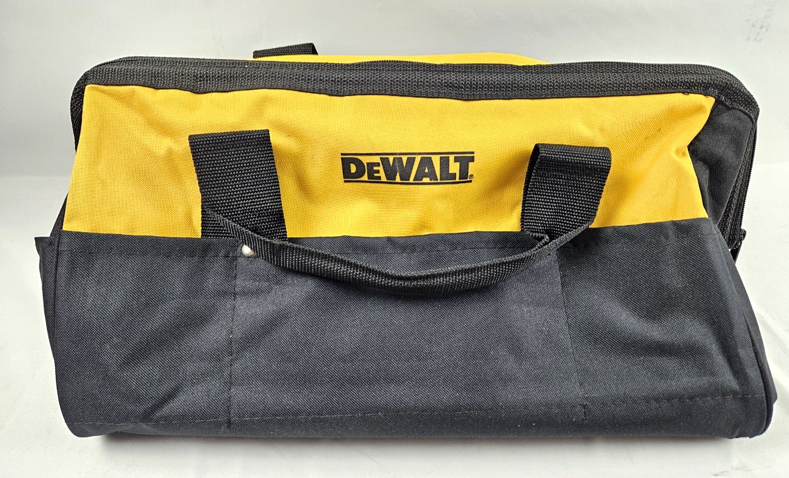 DeWalt Contractor 19″ Canvas Tool Bag 624807-01 w/ Runners (19″ x 12″ x 10″)