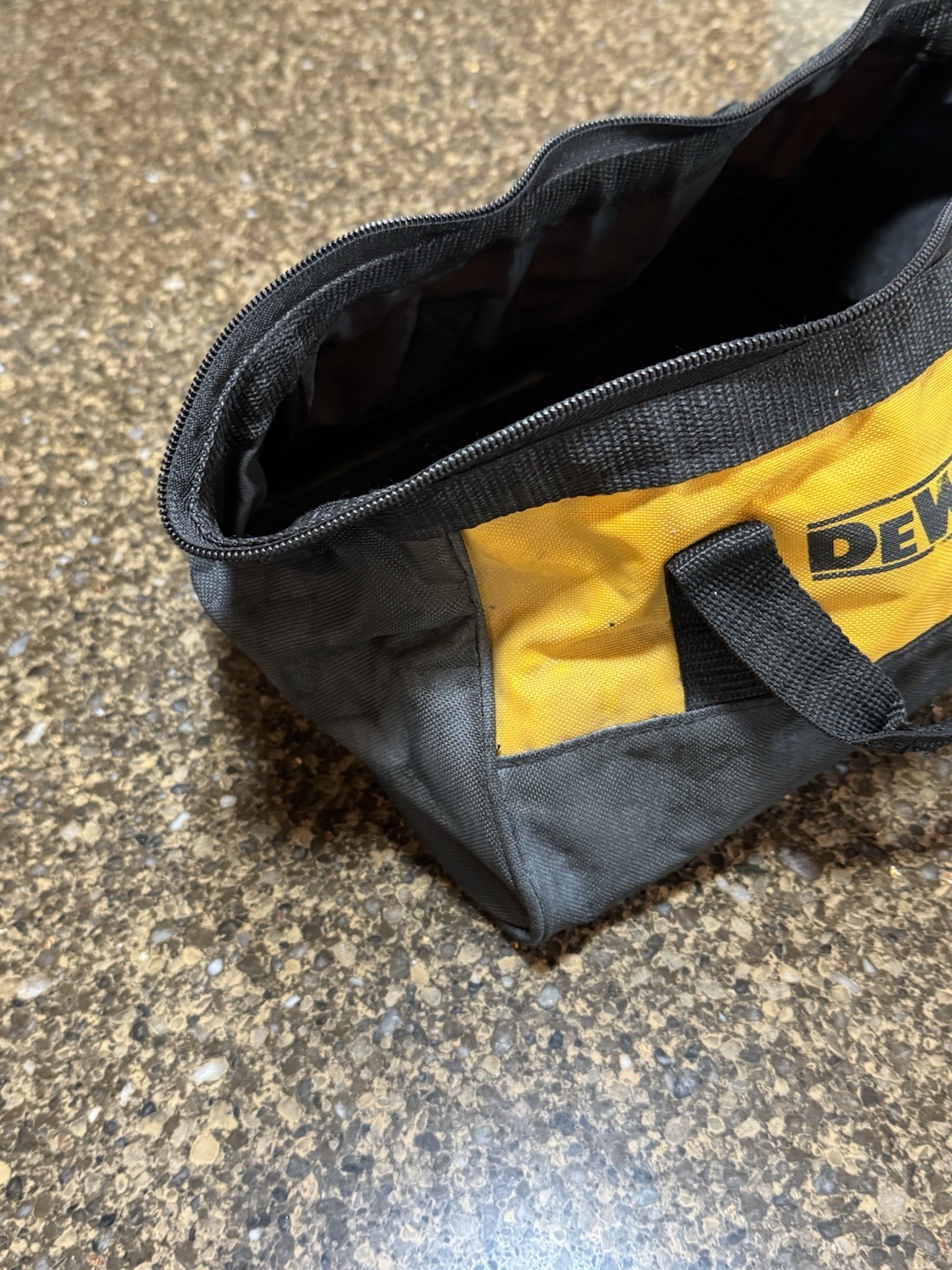DEWALT Heavy Duty Nylon Small Tool Bag Tote Bag 13″ x 8″ x 10″ #N381993