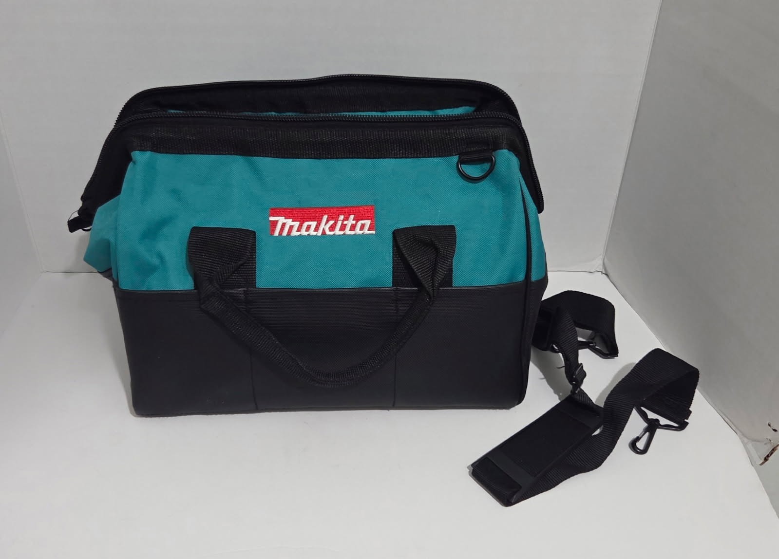 Makita 14″x 9″ x 11″ Tool Bag/Case 8 Pockets Fr 18V Drill, Saw 18 Volt No TOOLS